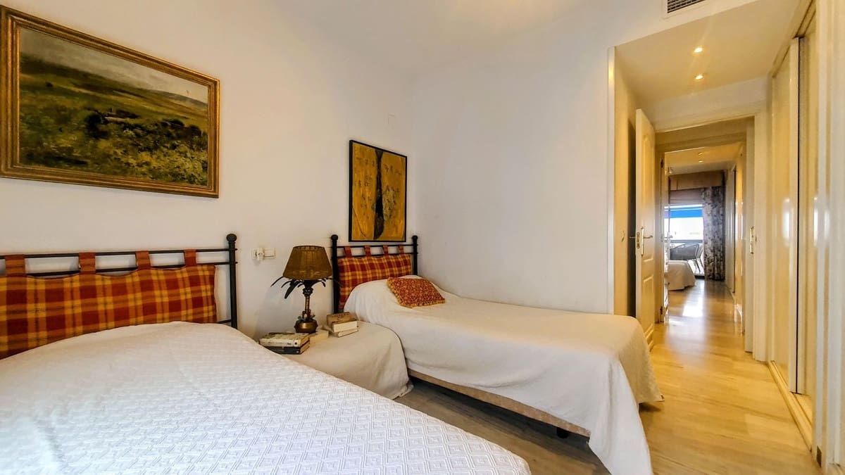2 chambre Appartement à vendre à Puerto Banus avec piscine garage - 794 000 € (Ref: 9438892)