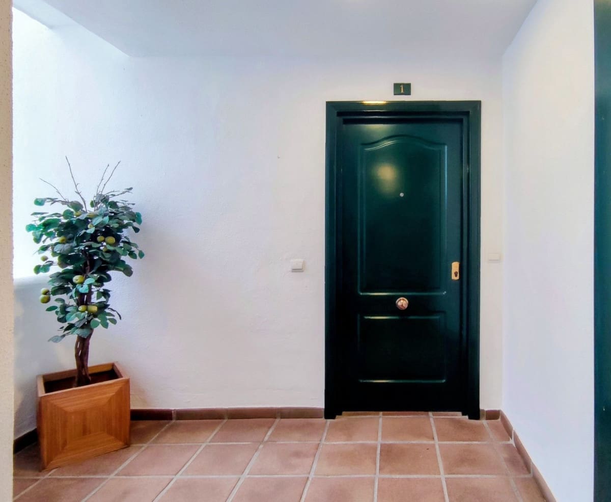 2 chambre Appartement à vendre à Puerto Banus avec piscine garage - 794 000 € (Ref: 9438892)