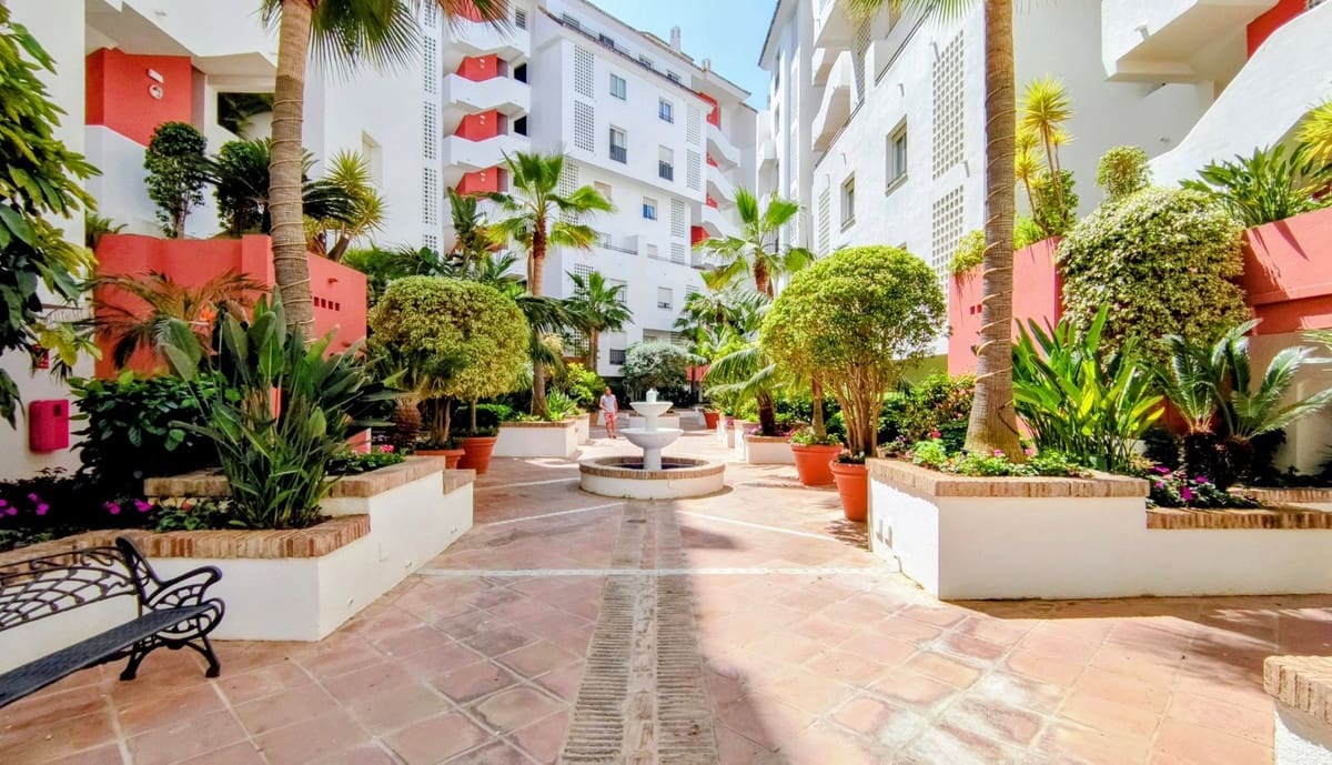2 chambre Appartement à vendre à Puerto Banus avec piscine garage - 794 000 € (Ref: 9438892)