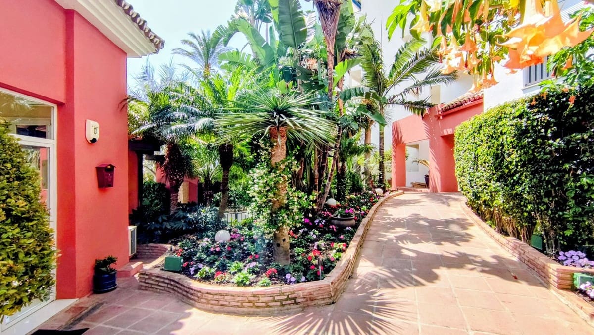2 chambre Appartement à vendre à Puerto Banus avec piscine garage - 794 000 € (Ref: 9438892)