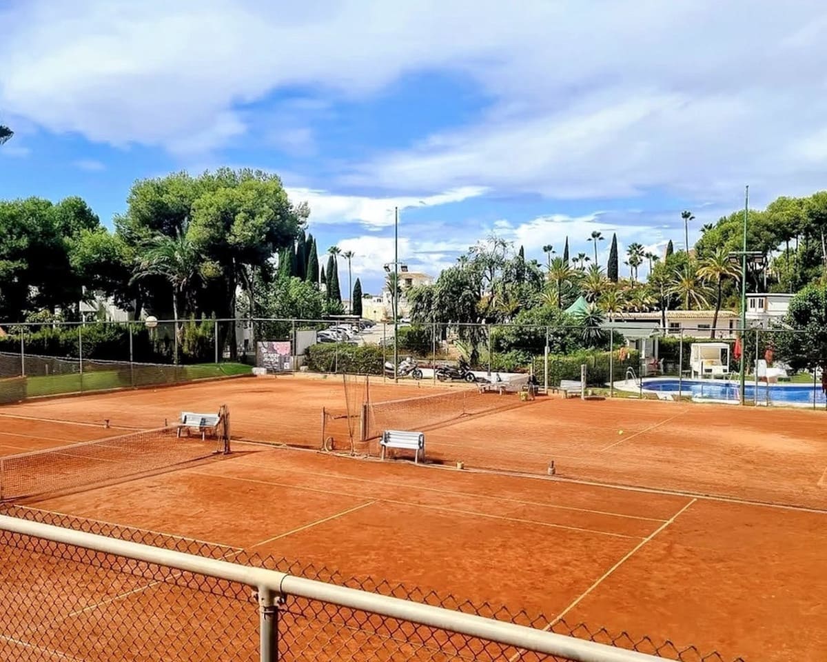 2 soverom Leilighet til salgs i Malaga by med svømmebasseng garasje - € 385 000 (Ref: 9473468)