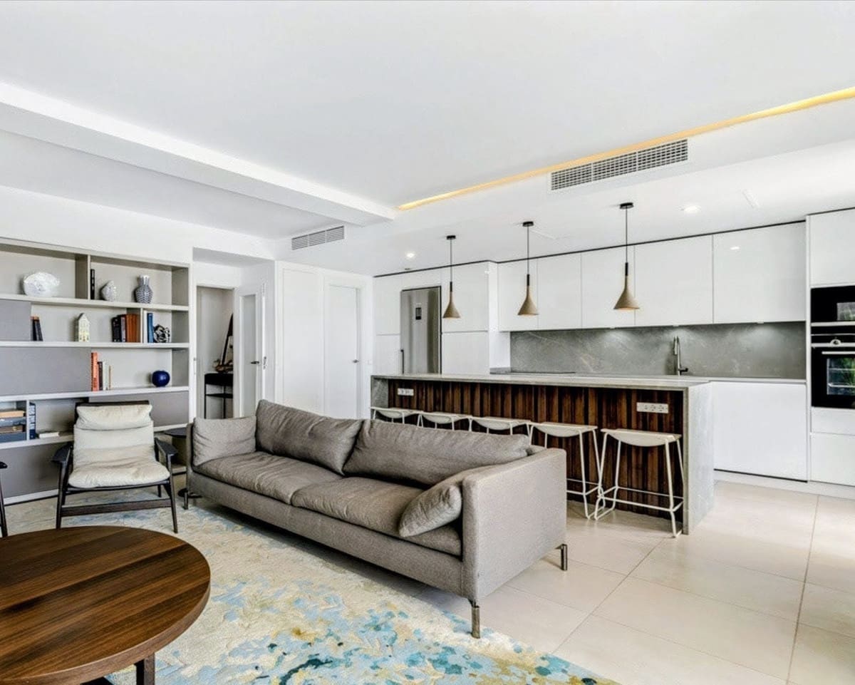 3 quarto Penthouse para venda em Los Monteros com piscina garagem - 695 000 € (Ref: 9481447)