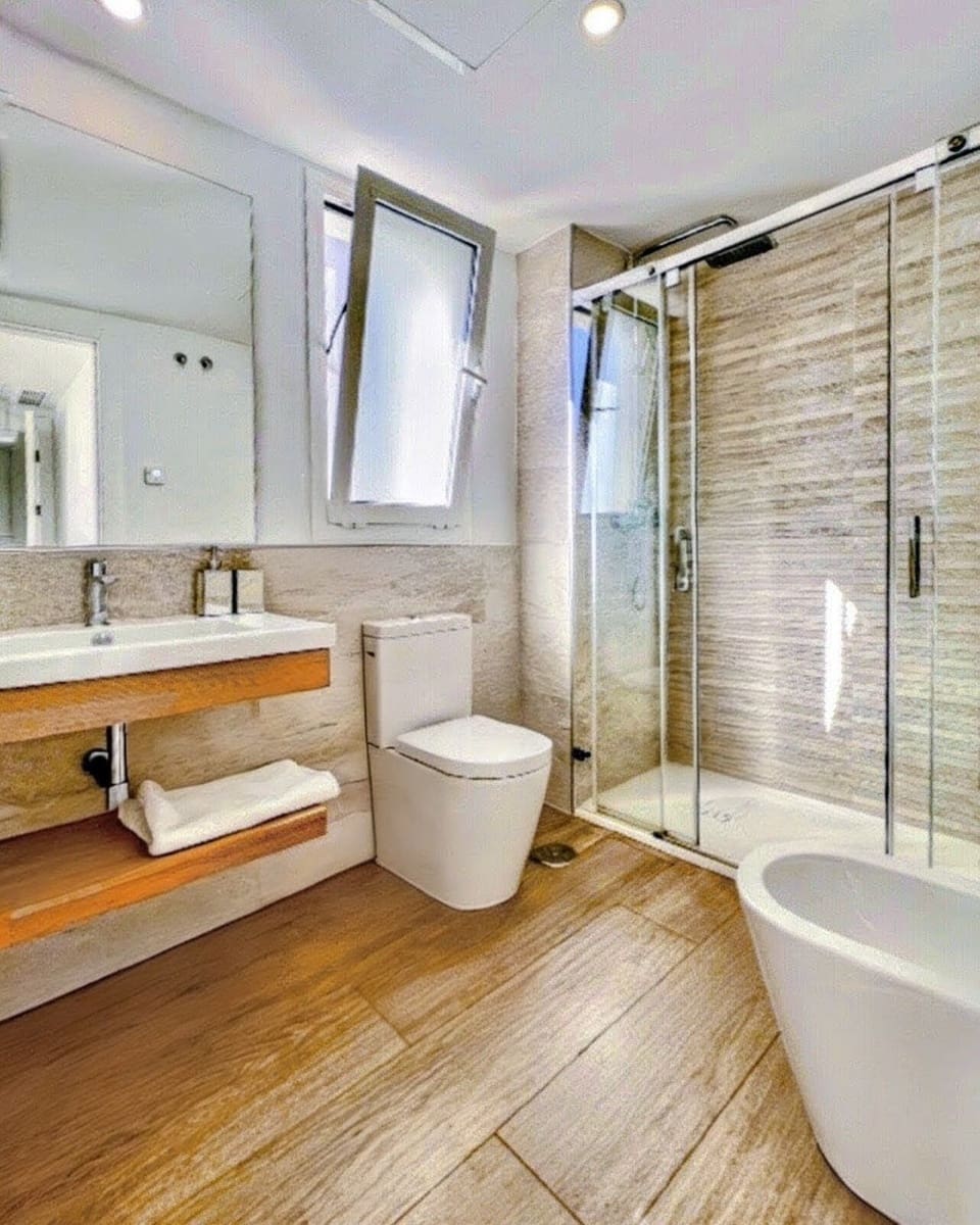 3 quarto Penthouse para venda em Los Monteros com piscina garagem - 695 000 € (Ref: 9481447)