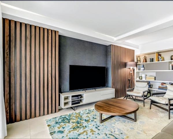 3 soveværelse Penthouse til salg i Los Monteros, Marbella med swimmingpool garage - € 695.000 (Ref: 9481447)