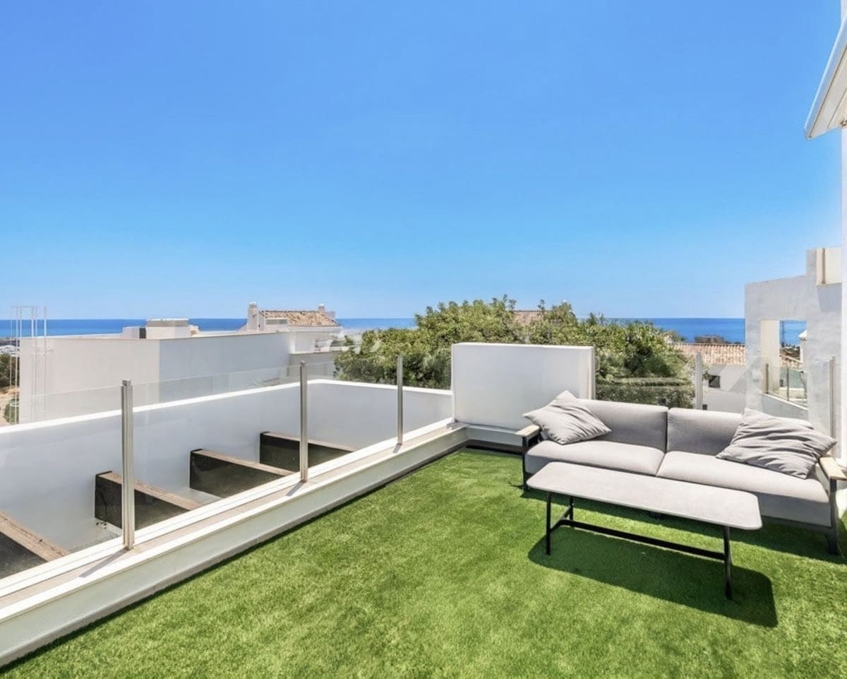 3 bedroom Penthouse for sale in Los Monteros with pool garage - € 695,000 (Ref: 9481447)