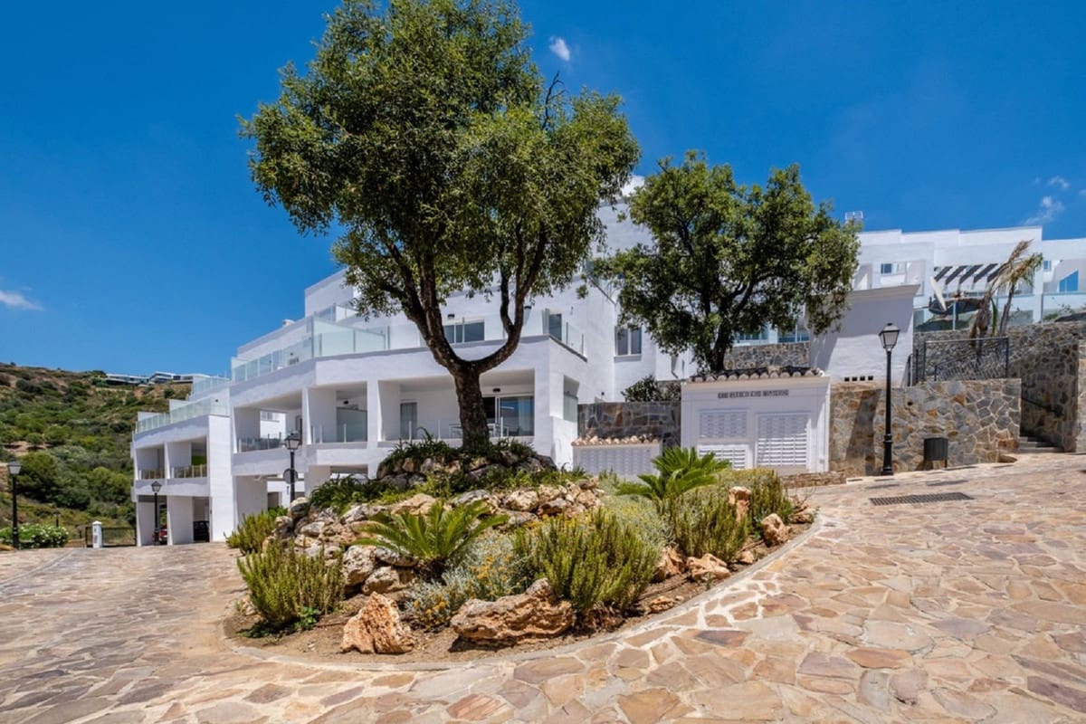 3 bedroom Penthouse for sale in Los Monteros with pool garage - € 695,000 (Ref: 9481447)