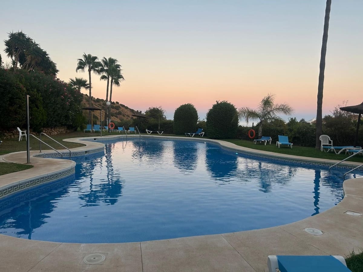 2 bedroom Apartment for sale in Mijas Costa with pool garage - € 423,000 (Ref: 9506947)