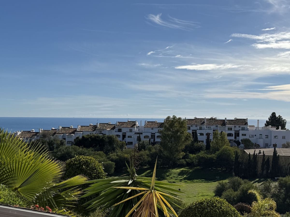 2 bedroom Apartment for sale in Mijas Costa with pool garage - € 423,000 (Ref: 9506947)