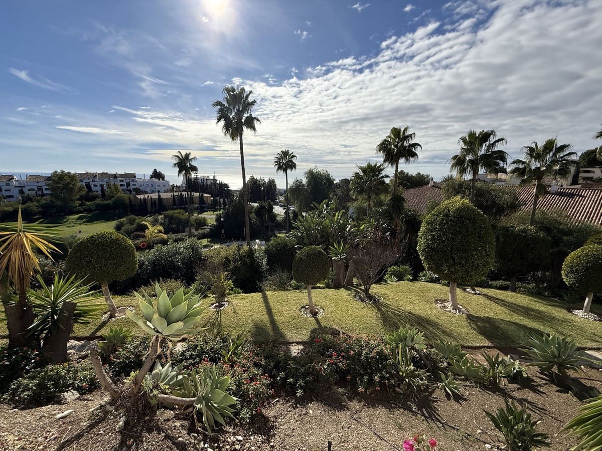 2 bedroom Apartment for sale in Mijas Costa with pool garage - € 423,000 (Ref: 9506947)