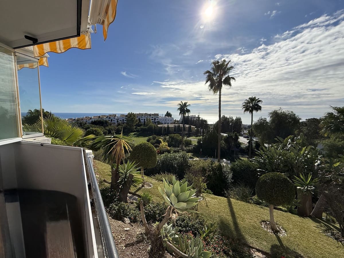 2 bedroom Apartment for sale in Mijas Costa with pool garage - € 423,000 (Ref: 9506947)