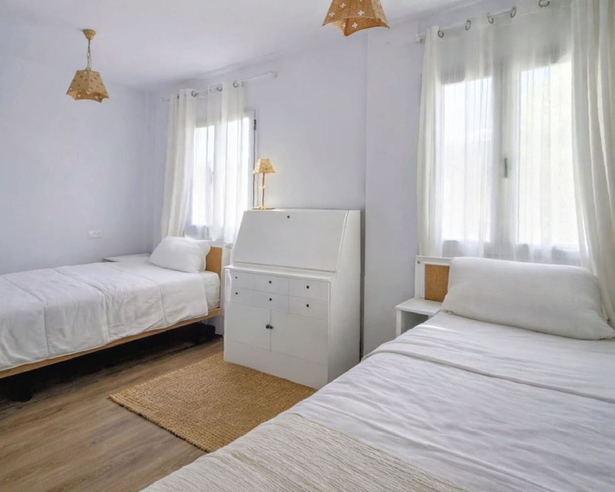 2 bedroom Apartment for sale in Calahonda with pool garage - € 349,000 (Ref: 9521135)