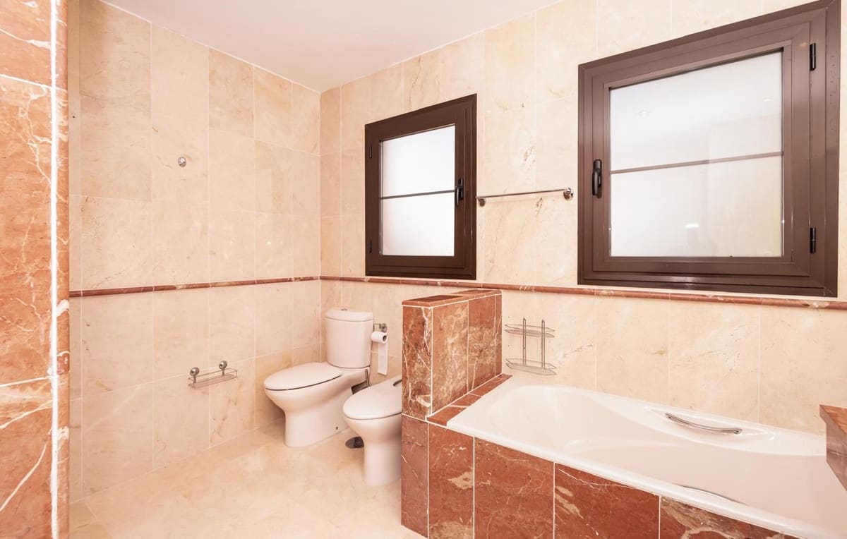 4 Zimmer Apartment zu verkaufen in New Golden Mile mit Pool Garage - 850.000 € (Ref: 9523639)