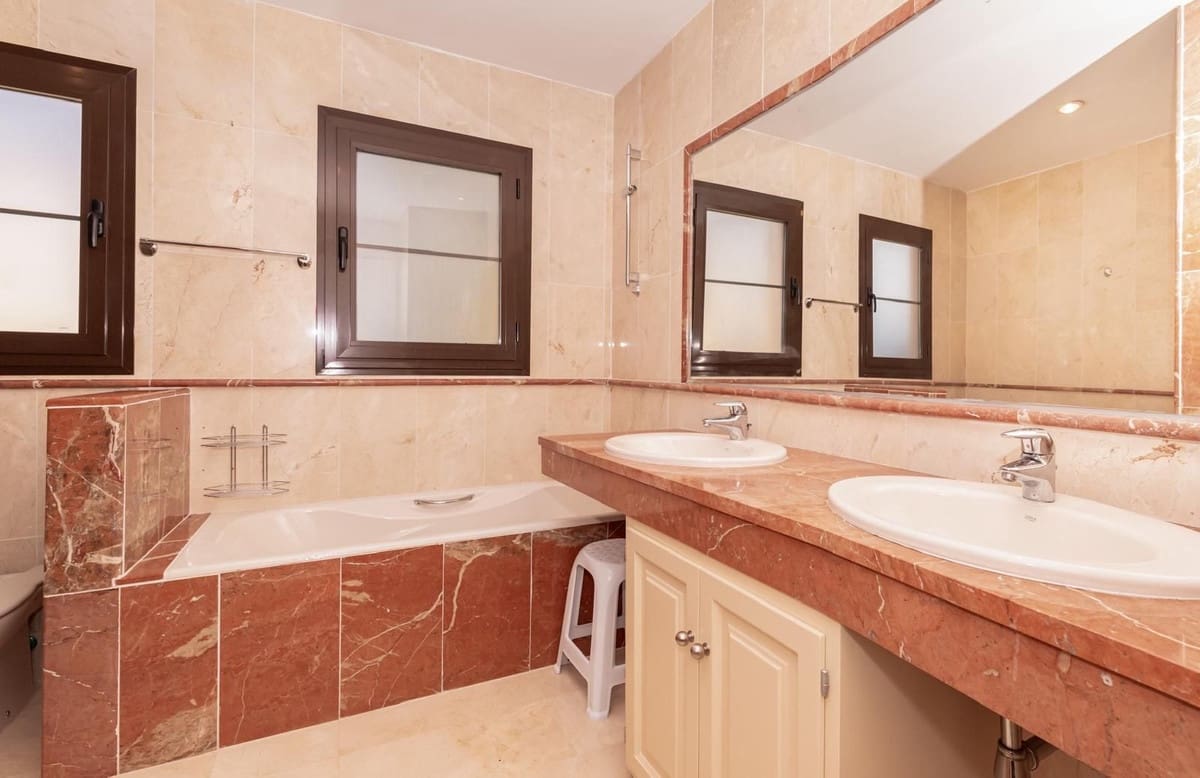 4 Zimmer Apartment zu verkaufen in New Golden Mile mit Pool Garage - 850.000 € (Ref: 9523639)