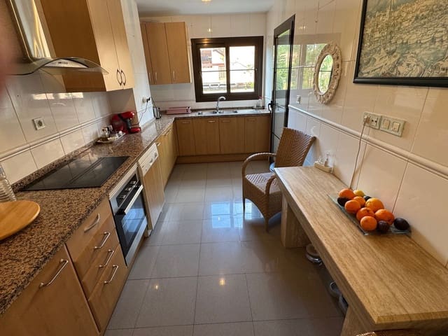 4 quarto Apartamento para venda em New Golden Mile, Estepona com piscina garagem - 850 000 € (Ref: 9523639)