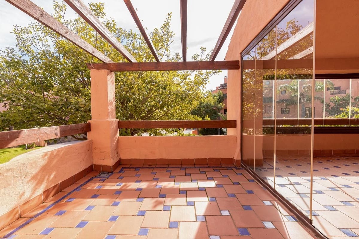 4 bedroom Apartment for sale in New Golden Mile with pool garage - € 850,000 (Ref: 9523639)