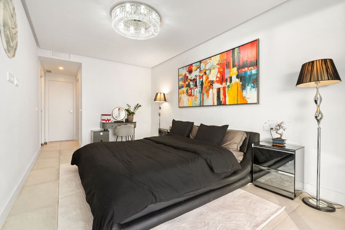 Apartamento de 3 habitaciones en Cabopino en venta con piscina garaje - 1.150.000 € (Ref: 9536471)