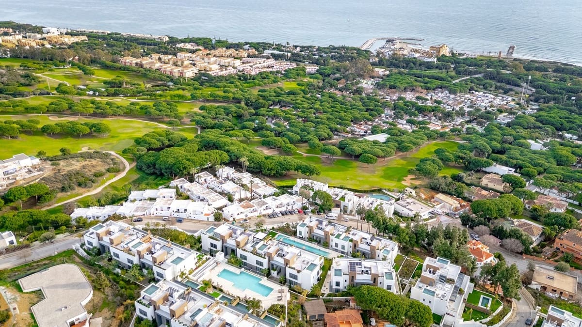 Apartamento de 3 habitaciones en Cabopino en venta con piscina garaje - 1.150.000 € (Ref: 9536471)