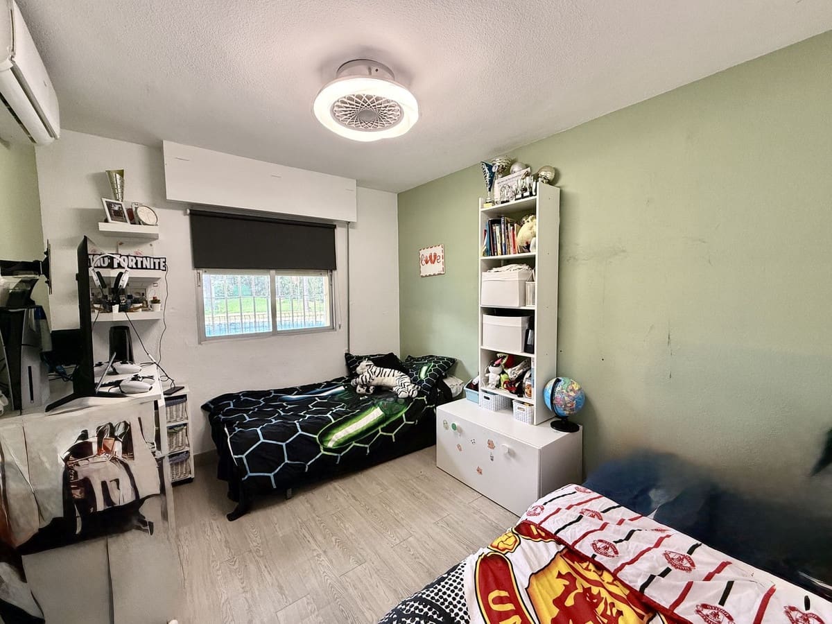 2 bedroom Apartment for sale in Calahonda with pool garage - € 310,000 (Ref: 9553172)