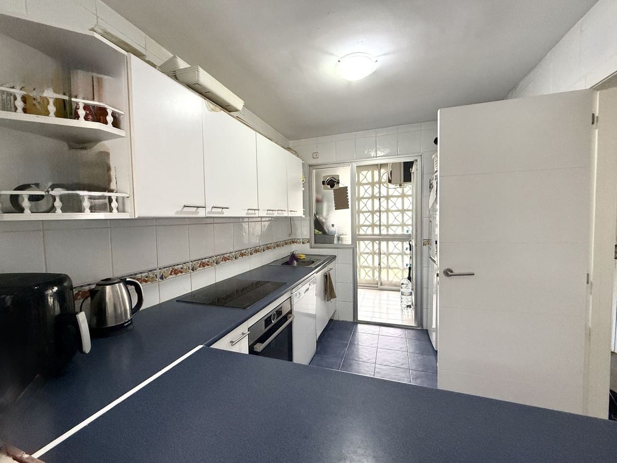 2 bedroom Apartment for sale in Calahonda with pool garage - € 310,000 (Ref: 9553172)