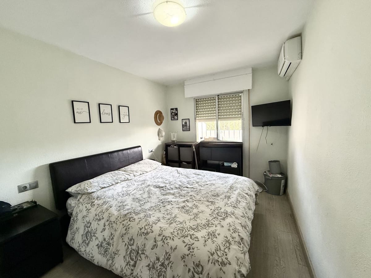 2 bedroom Apartment for sale in Calahonda with pool garage - € 310,000 (Ref: 9553172)