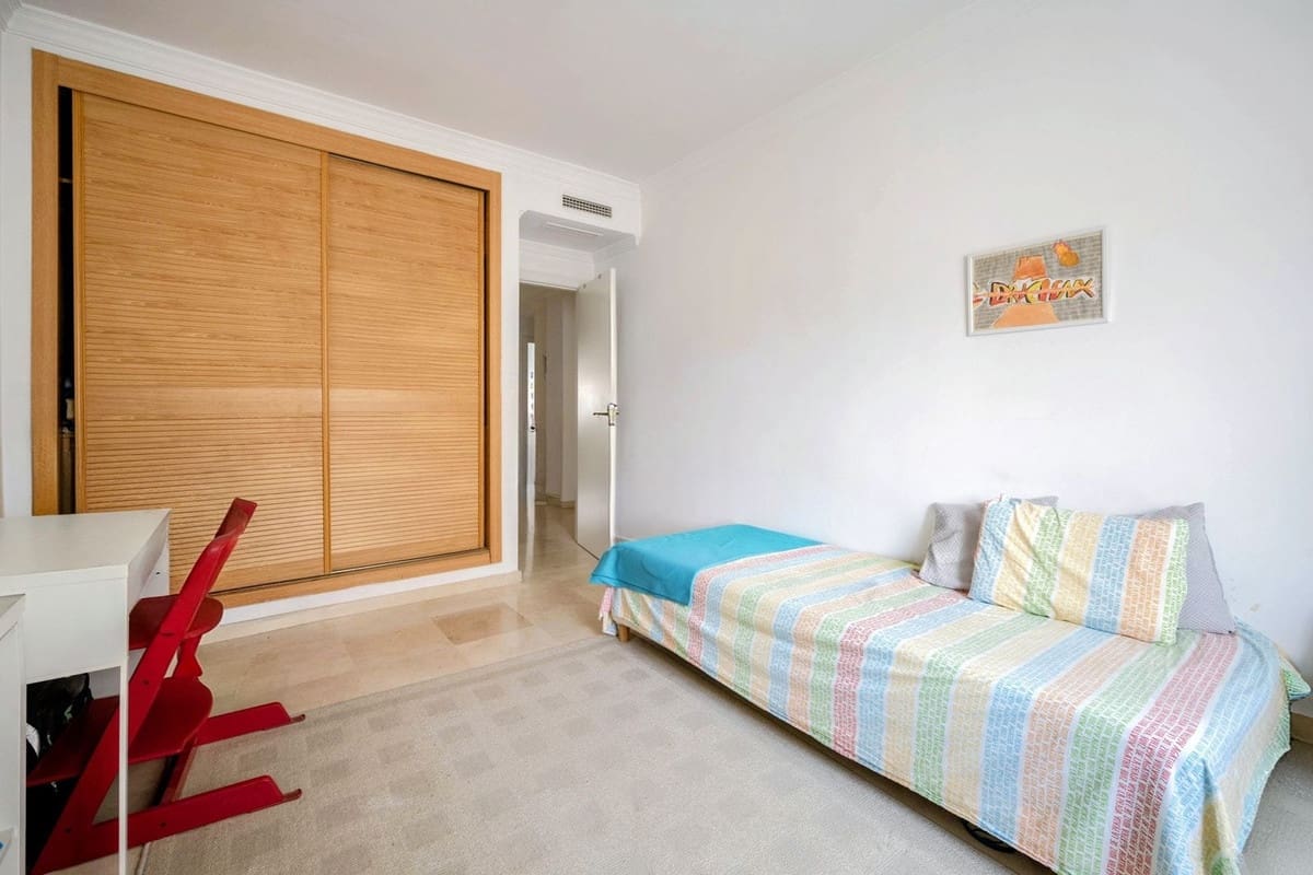 4 chambre Appartement à vendre à Marbella avec garage - 945 000 € (Ref: 9566752)