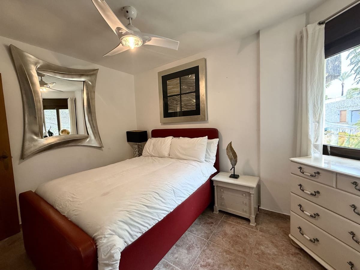 3 makuuhuone Huvila myytävänä paikassa Riviera del Sol mukana uima-altaan 
autotalli - 595 000 € (Ref: 9585027)