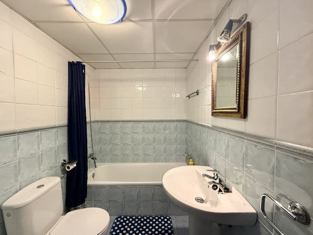 3 makuuhuone Huvila myytävänä paikassa Riviera del Sol mukana uima-altaan 
autotalli - 595 000 € (Ref: 9585027)