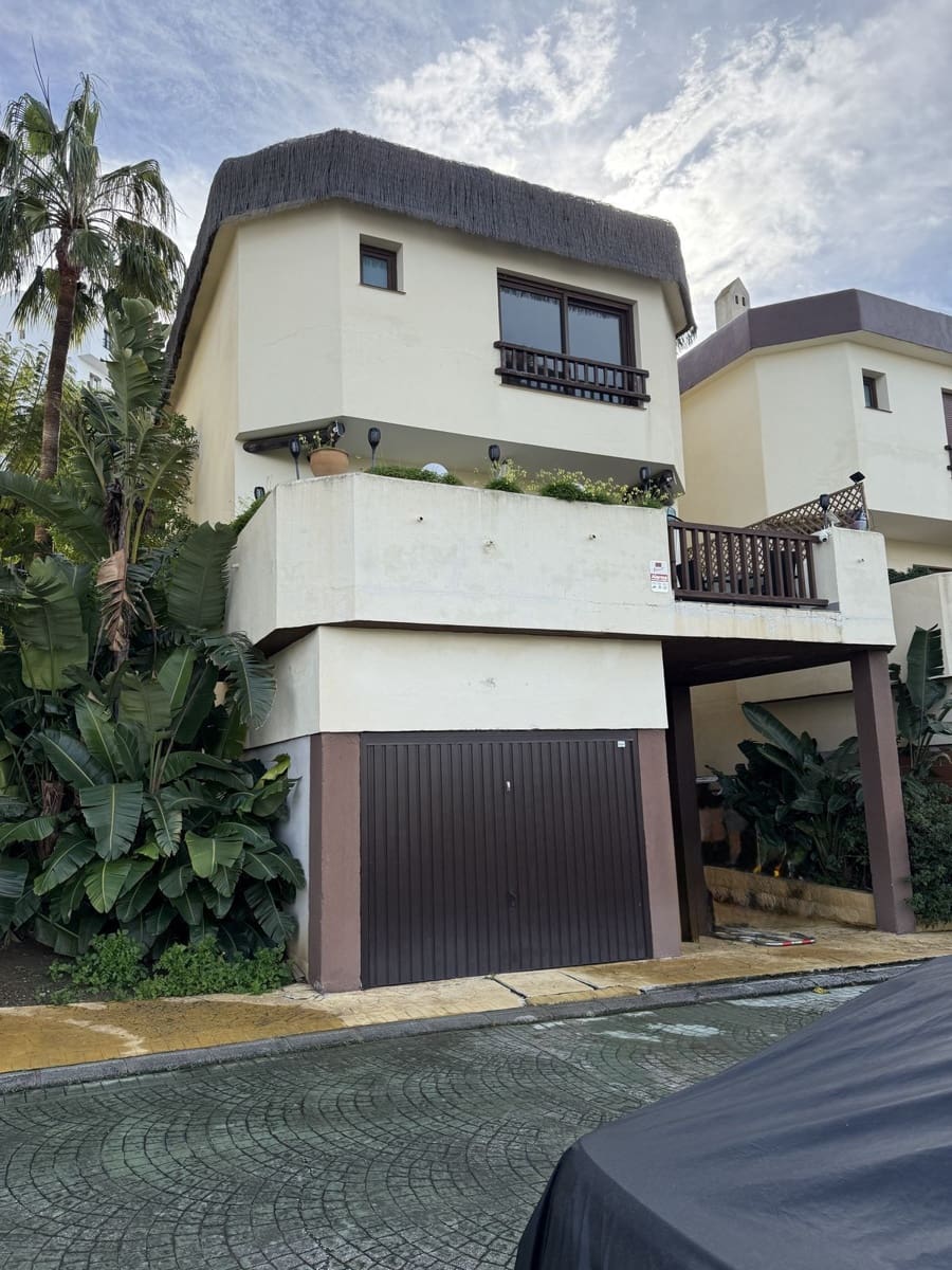 3 bedroom Villa for sale in Riviera del Sol with pool garage - € 595,000 (Ref: 9585027)