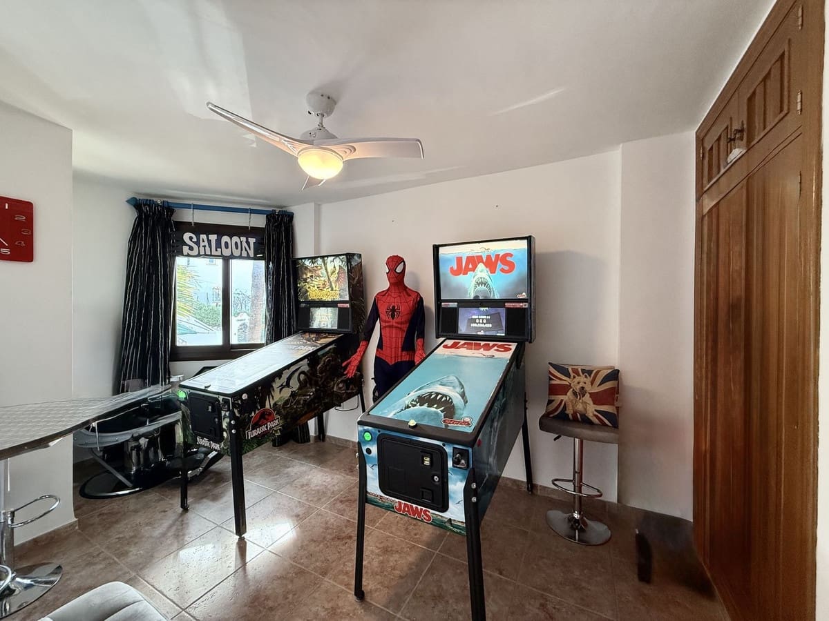 3 bedroom Villa for sale in Riviera del Sol with pool garage - € 595,000 (Ref: 9585027)