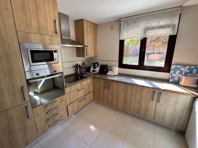 4 soverom Hus til salgs i Estepona med svømmebasseng garasje - € 665 000 (Ref: 9629643)