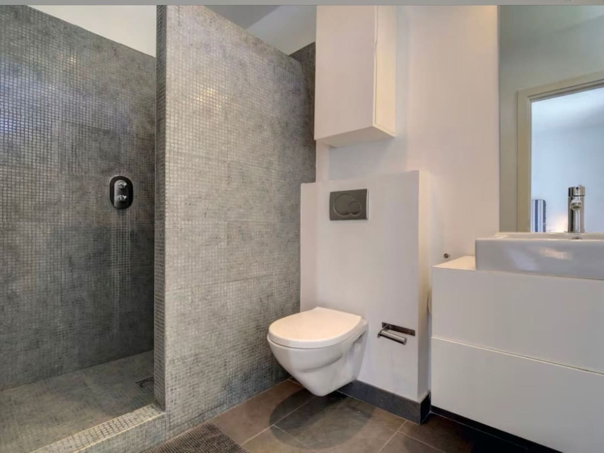 6 bedroom Villa for sale in Manilva with pool garage - € 2,500,000 (Ref: 9677908)