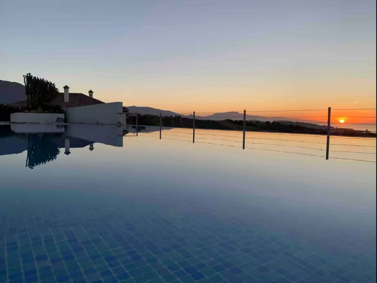 Chalet de 6 habitaciones en Manilva en venta con piscina garaje - 2.500.000 € (Ref: 9677908)