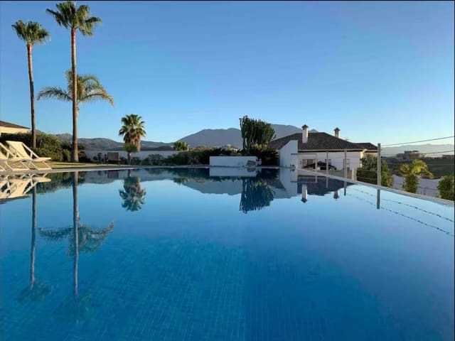 6 bedroom Villa for sale in Manilva with pool garage - € 2,500,000 (Ref: 9677908)