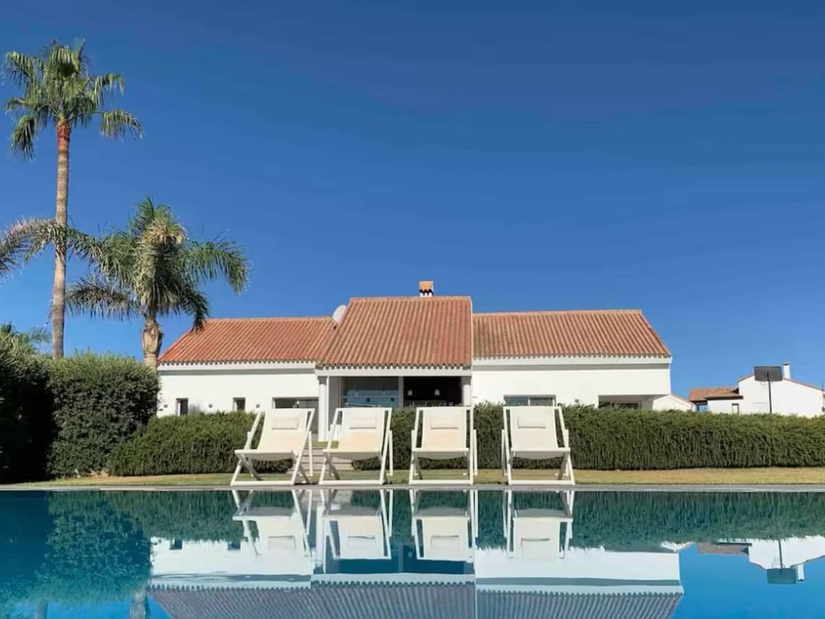 Chalet de 6 habitaciones en Manilva en venta con piscina garaje - 2.500.000 € (Ref: 9677908)