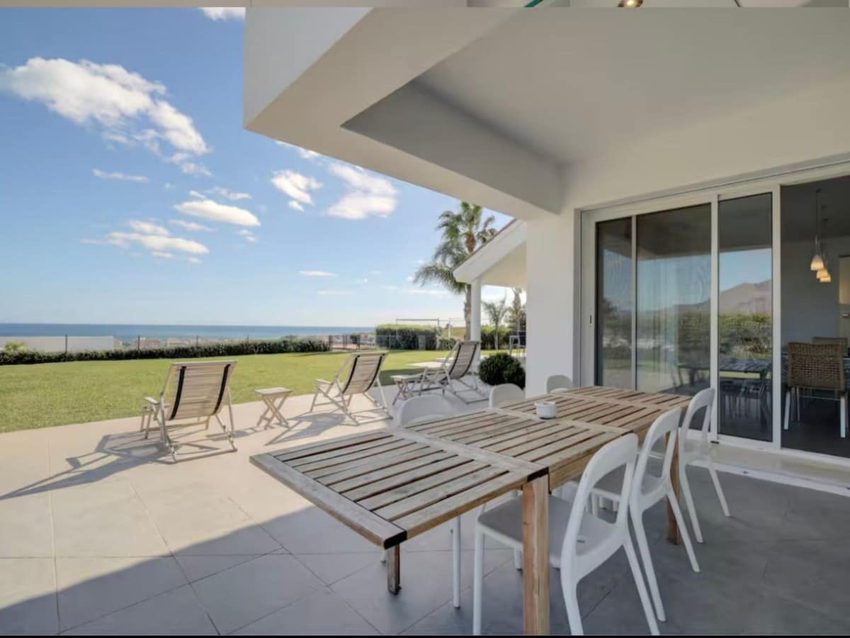 Chalet de 6 habitaciones en Manilva en venta con piscina garaje - 2.500.000 € (Ref: 9677908)