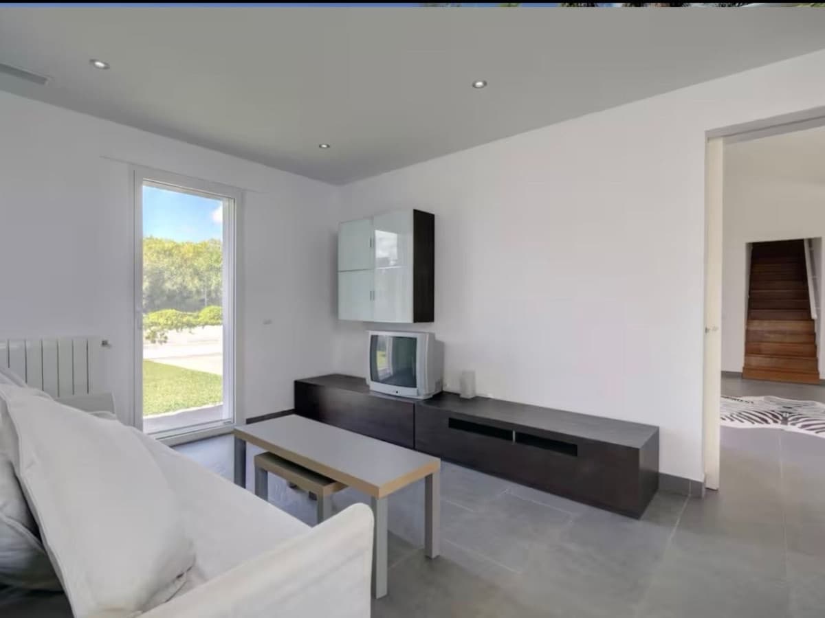 6 bedroom Villa for sale in Manilva with pool garage - € 2,975,000 (Ref: 9677908)