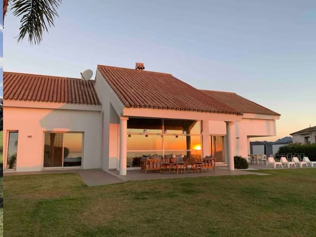 Chalet de 6 habitaciones en Manilva en venta con piscina garaje - 2.975.000 € (Ref: 9677908)