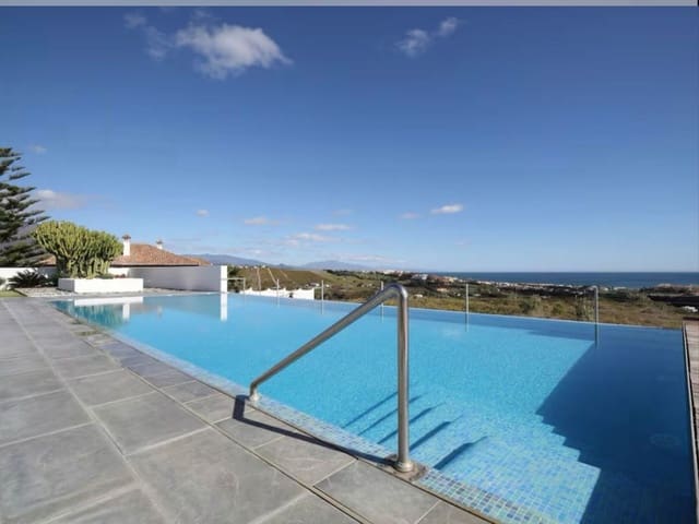 Chalet de 6 habitaciones en Manilva en venta con piscina garaje - 2.975.000 € (Ref: 9677908)