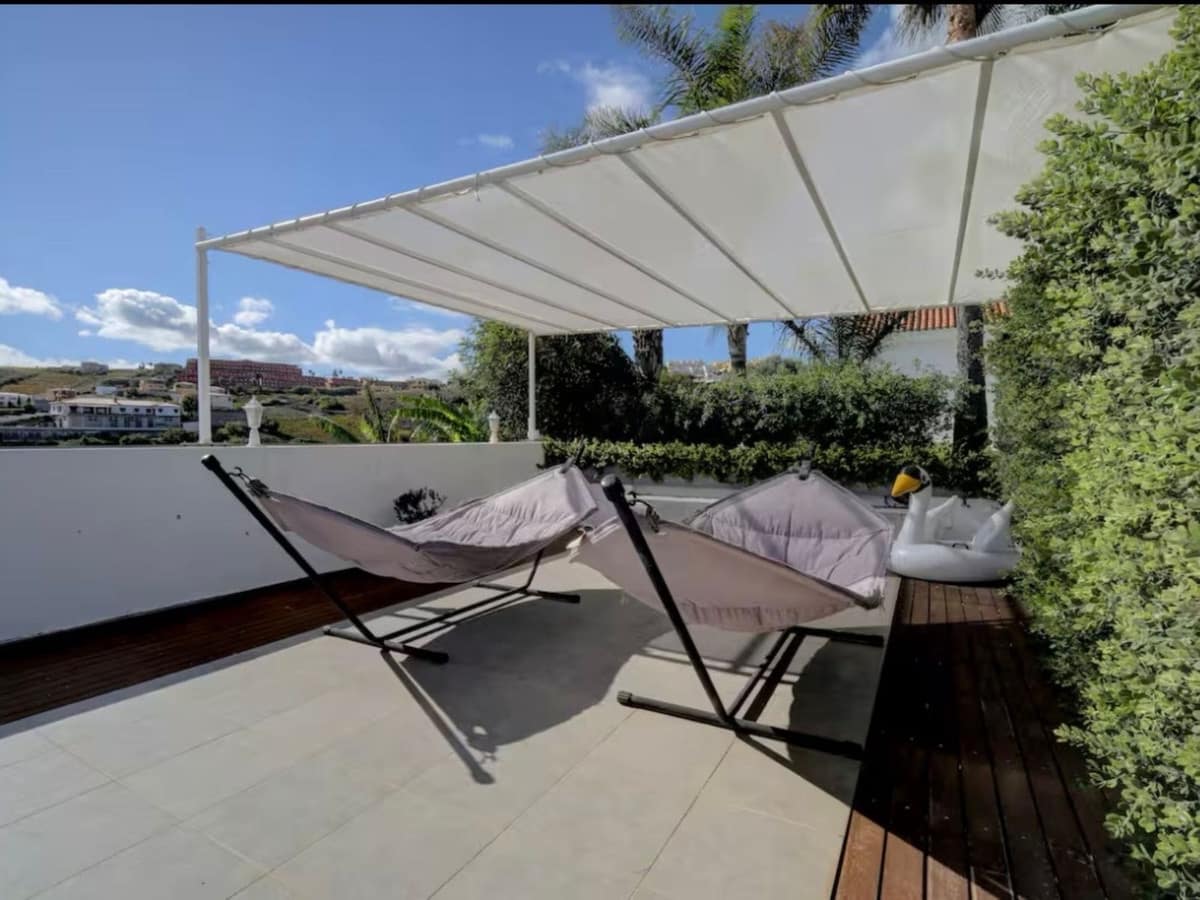 6 bedroom Villa for sale in Manilva with pool garage - € 2,975,000 (Ref: 9677908)