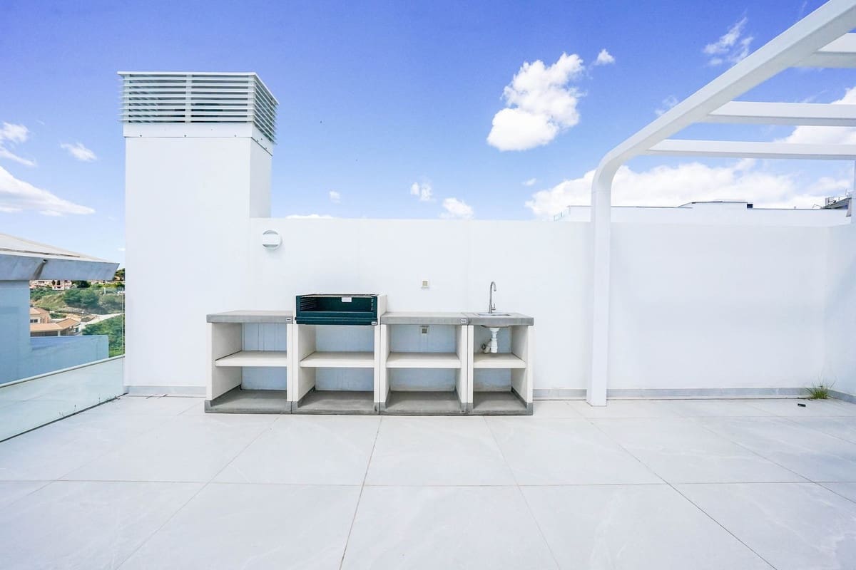 Apartamento de 2 habitaciones en Fuengirola en venta con piscina garaje - 775.000 € (Ref: 9706048)