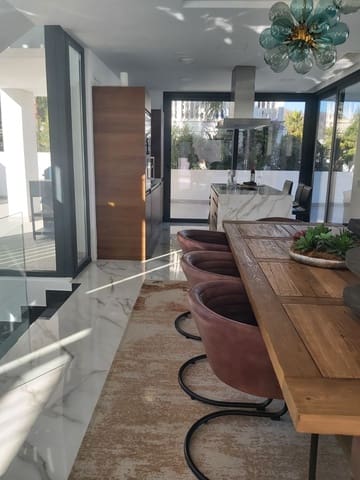 3 quarto Moradia para venda em Estepona com piscina - 1 440 000 € (Ref: 9709510)