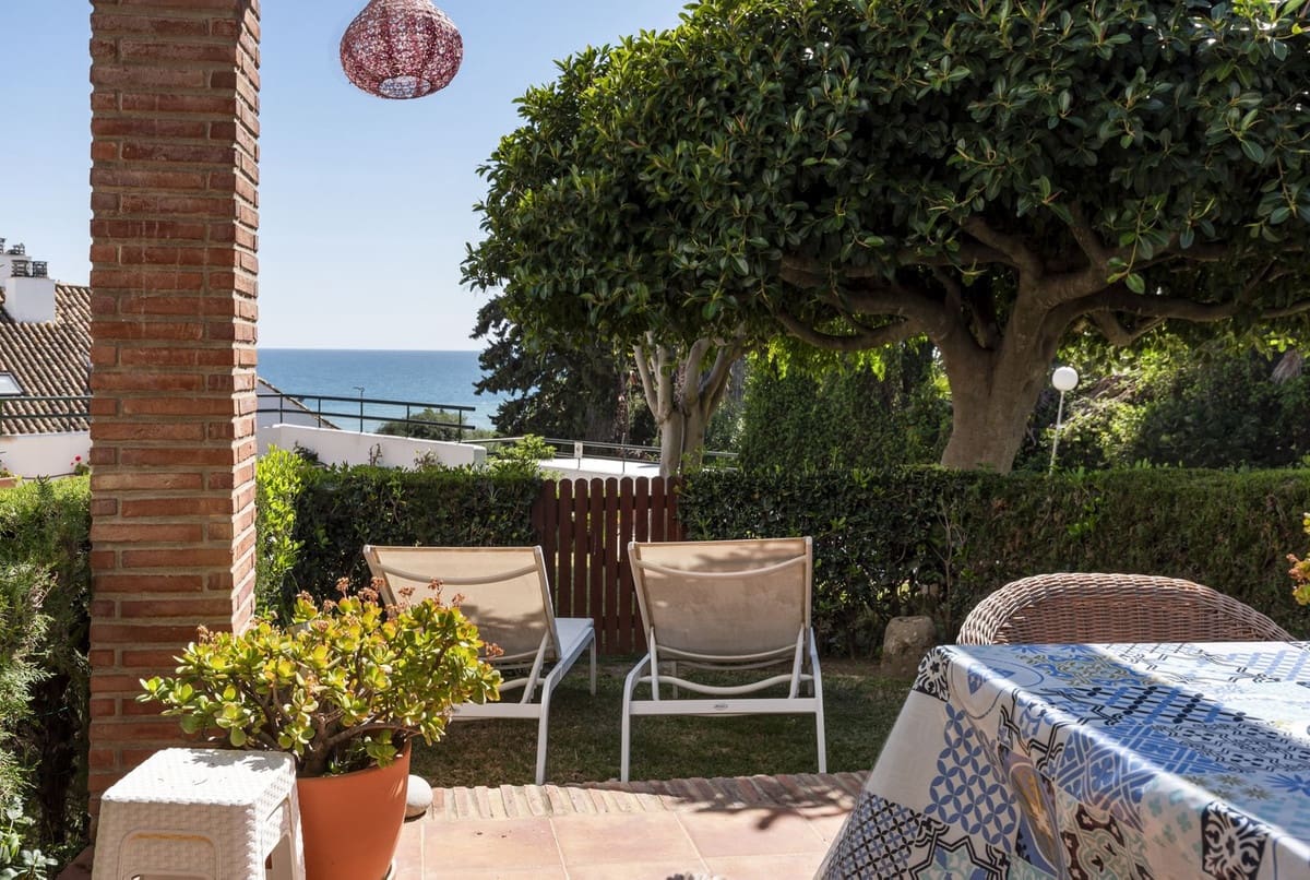 3 soveværelse Byhus til salg i Estepona med swimmingpool - € 619.000 (Ref: 9736170)