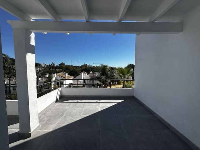 2 quarto Apartamento para venda em Nueva Andalucia, Marbella com piscina - 460 000 € (Ref: 9770208)