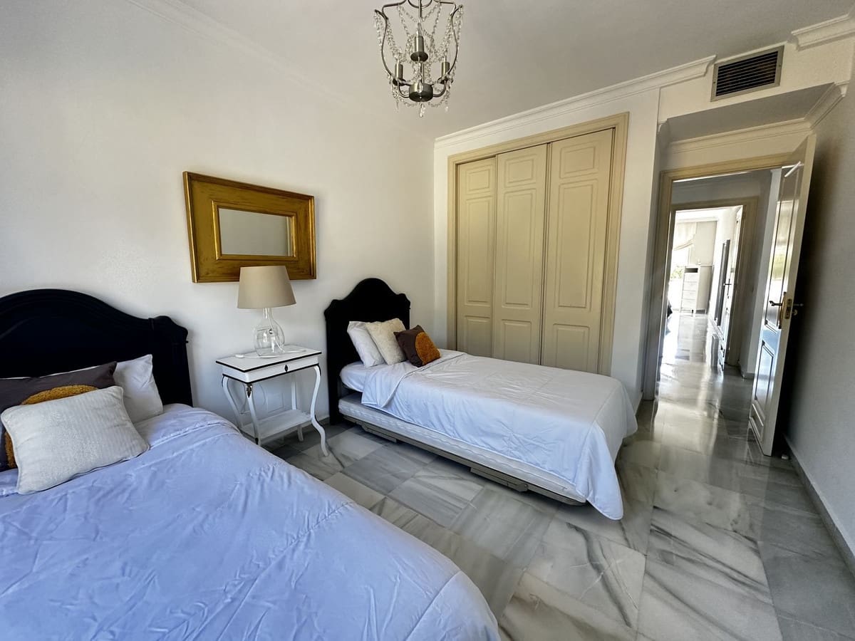 2 quarto Apartamento para venda em Nueva Andalucia com piscina - 460 000 € (Ref: 9770208)