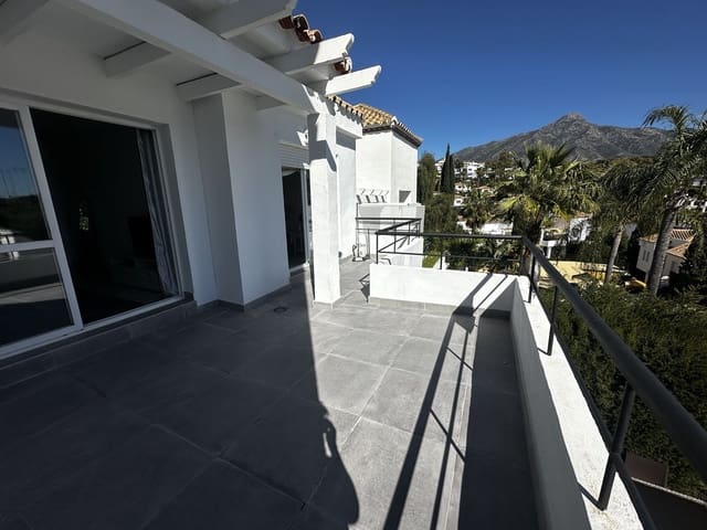 2 quarto Apartamento para venda em Nueva Andalucia, Marbella com piscina - 460 000 € (Ref: 9770208)