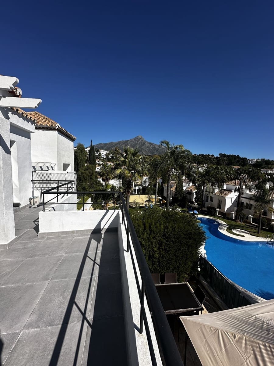 2 quarto Apartamento para venda em Nueva Andalucia com piscina - 460 000 € (Ref: 9770208)