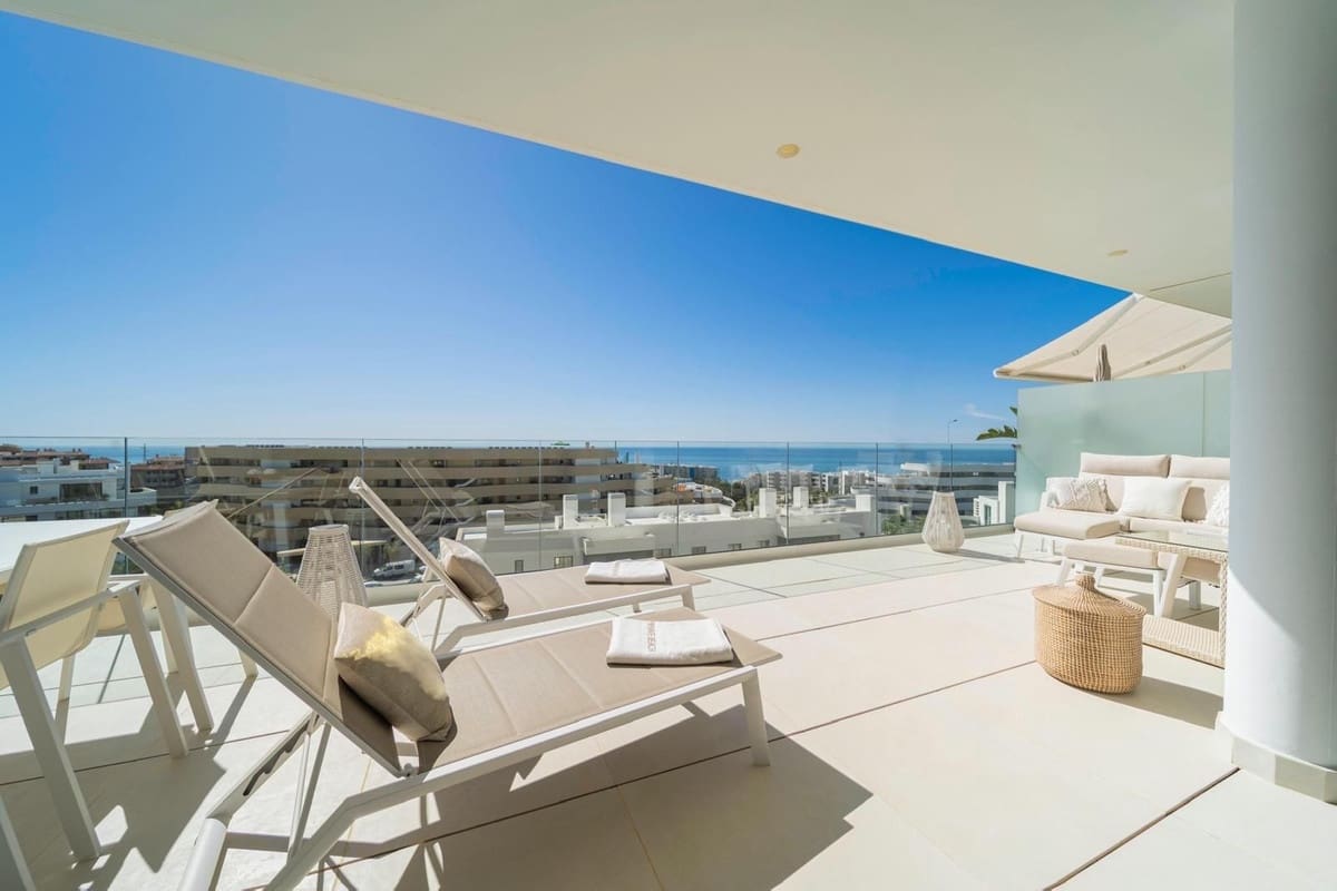 2 soverom Leilighet til salgs i Fuengirola med svømmebasseng garasje - € 745 000 (Ref: 9772695)