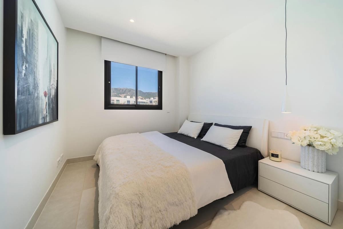 2 soverom Leilighet til salgs i Fuengirola med svømmebasseng garasje - € 745 000 (Ref: 9772695)