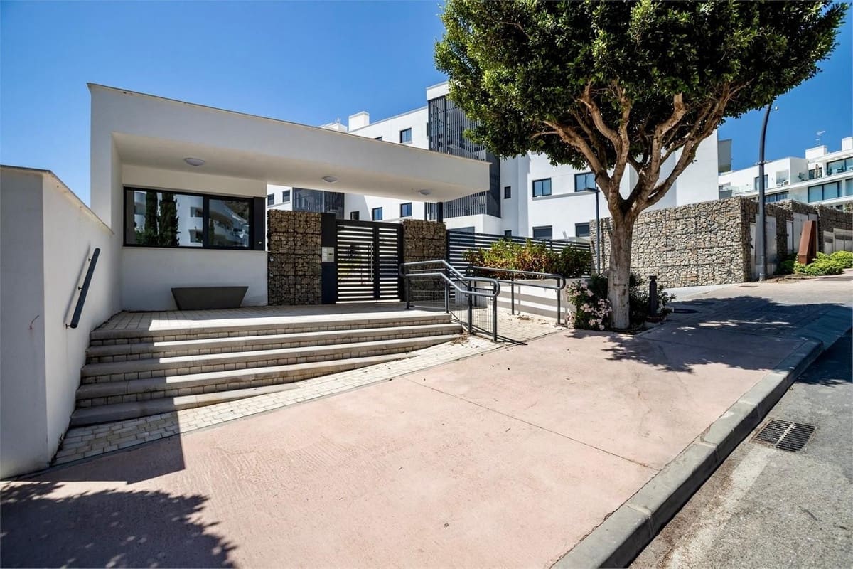 2 soverom Leilighet til salgs i Fuengirola med svømmebasseng garasje - € 745 000 (Ref: 9772695)