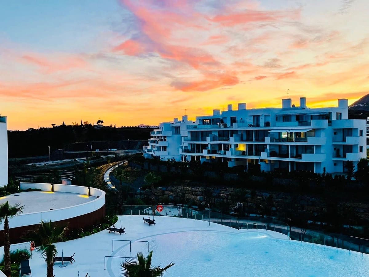 2 soverom Leilighet til salgs i Fuengirola med svømmebasseng garasje - € 745 000 (Ref: 9772695)